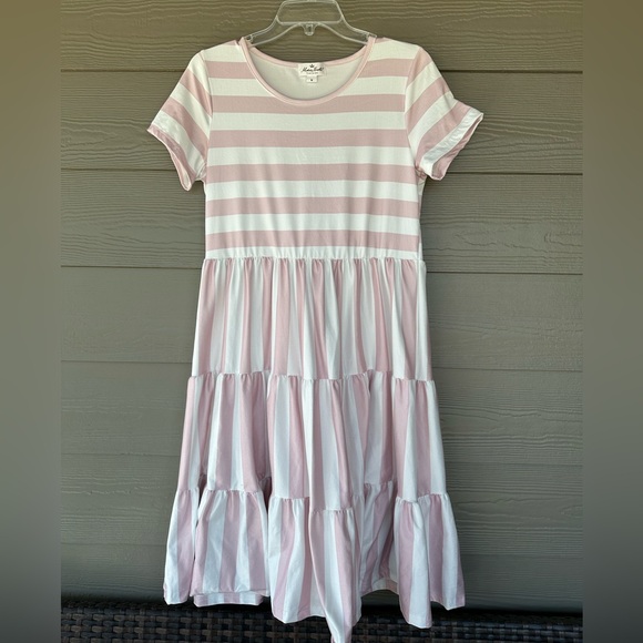 marie nicole Dresses & Skirts - Marie Nicole Size Medium Pink Striped Dress
